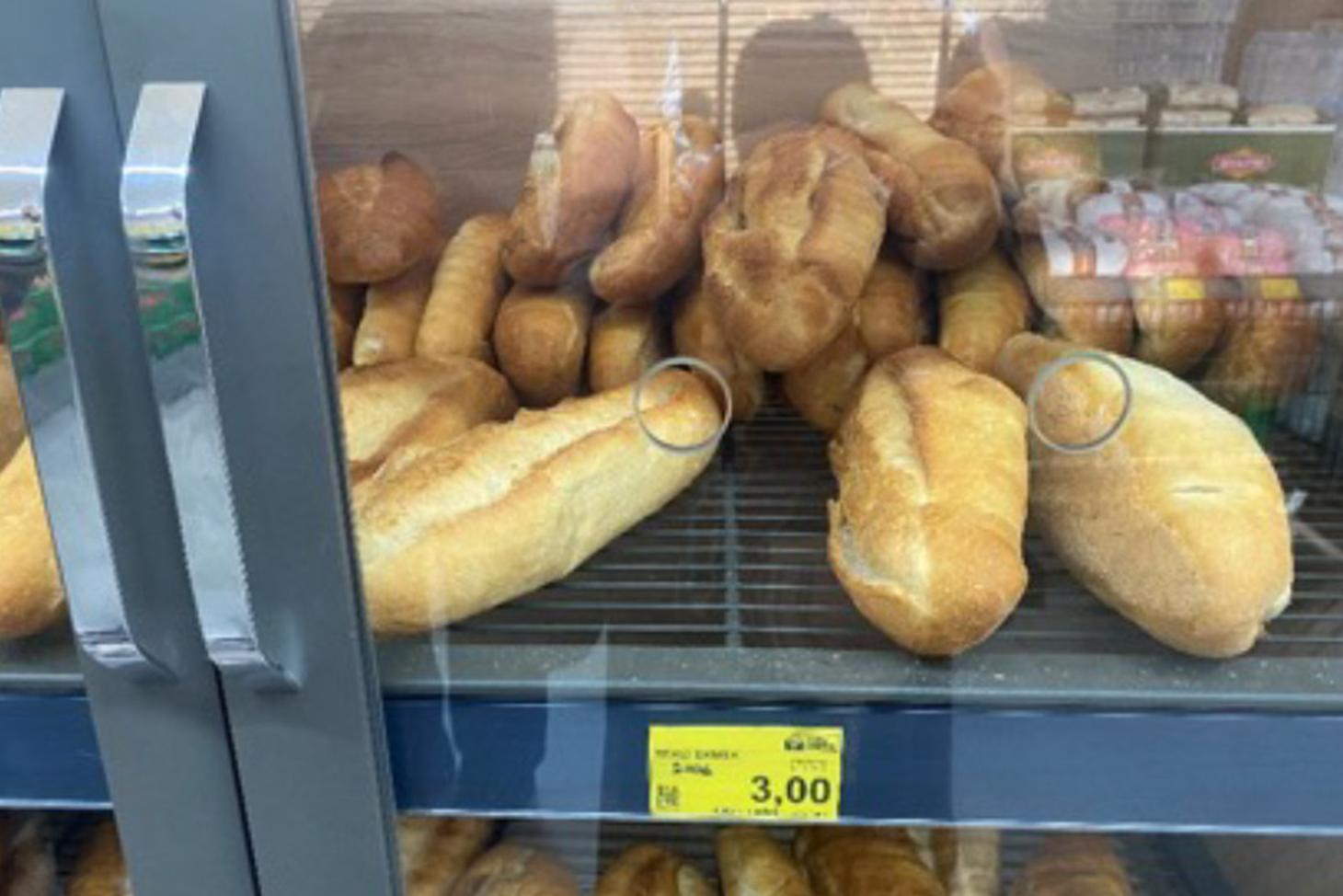 Turkish supermarket bread controlled